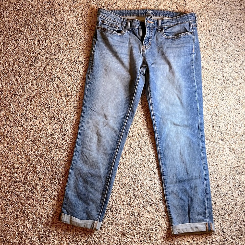 Gap straight leg cropped for women. Size 8